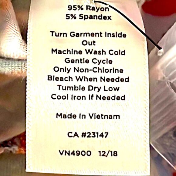 T by Talbots red, white, and blue paisley tab sleeve notch neck UPF 50 size XL - Picture 10 of 11